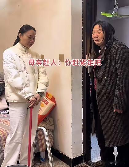 女子离婚了，带着两个娃住进了娘家，一个月主动交600元生活费，住了半年后，母亲劝
