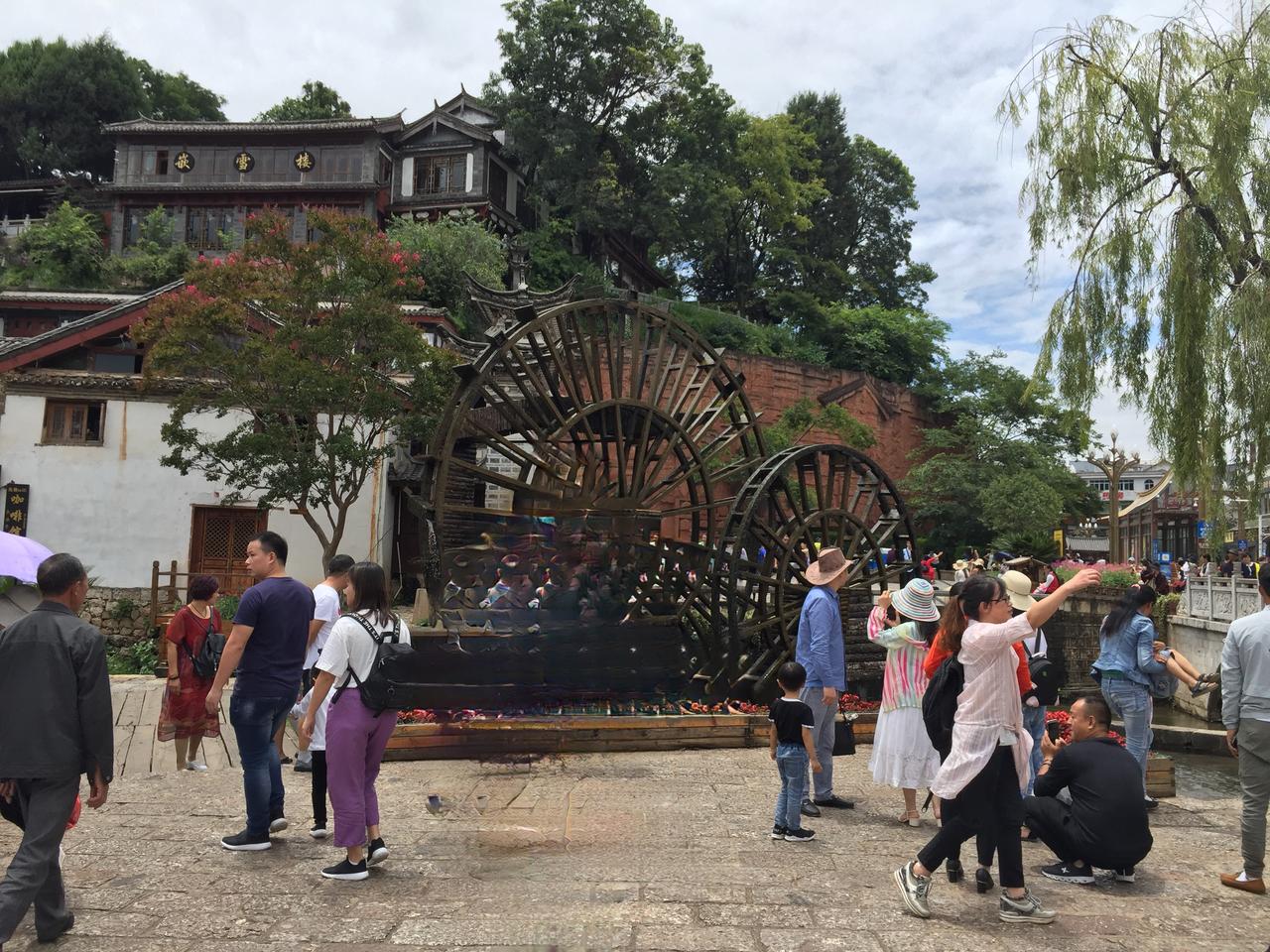 岁月模糊了背景，却模糊不了心中的记忆。如果能回到那一天，我想在人群中再对你说一声