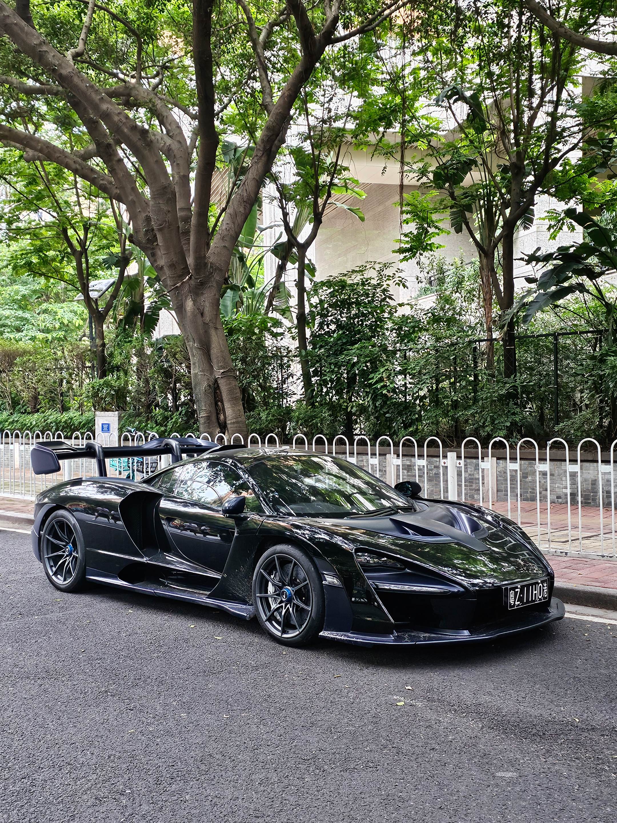 在广粤天地偶遇网红大佬座驾迈凯伦塞纳，夸张的大尾翼实车看到太帅了！