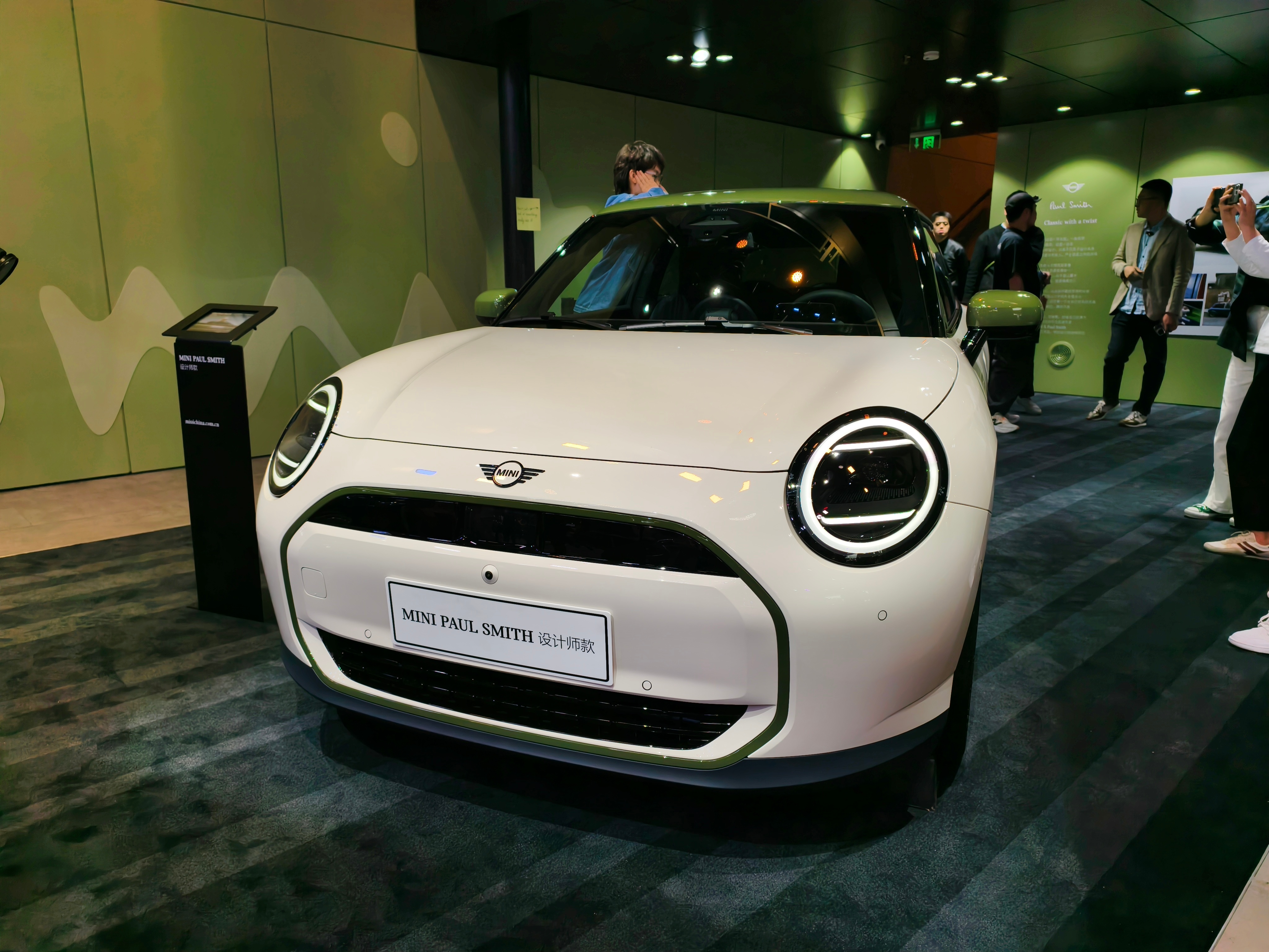 MINI展示的这台PAUL SMITH设计师款还挺有意思的，你觉得好看么？  