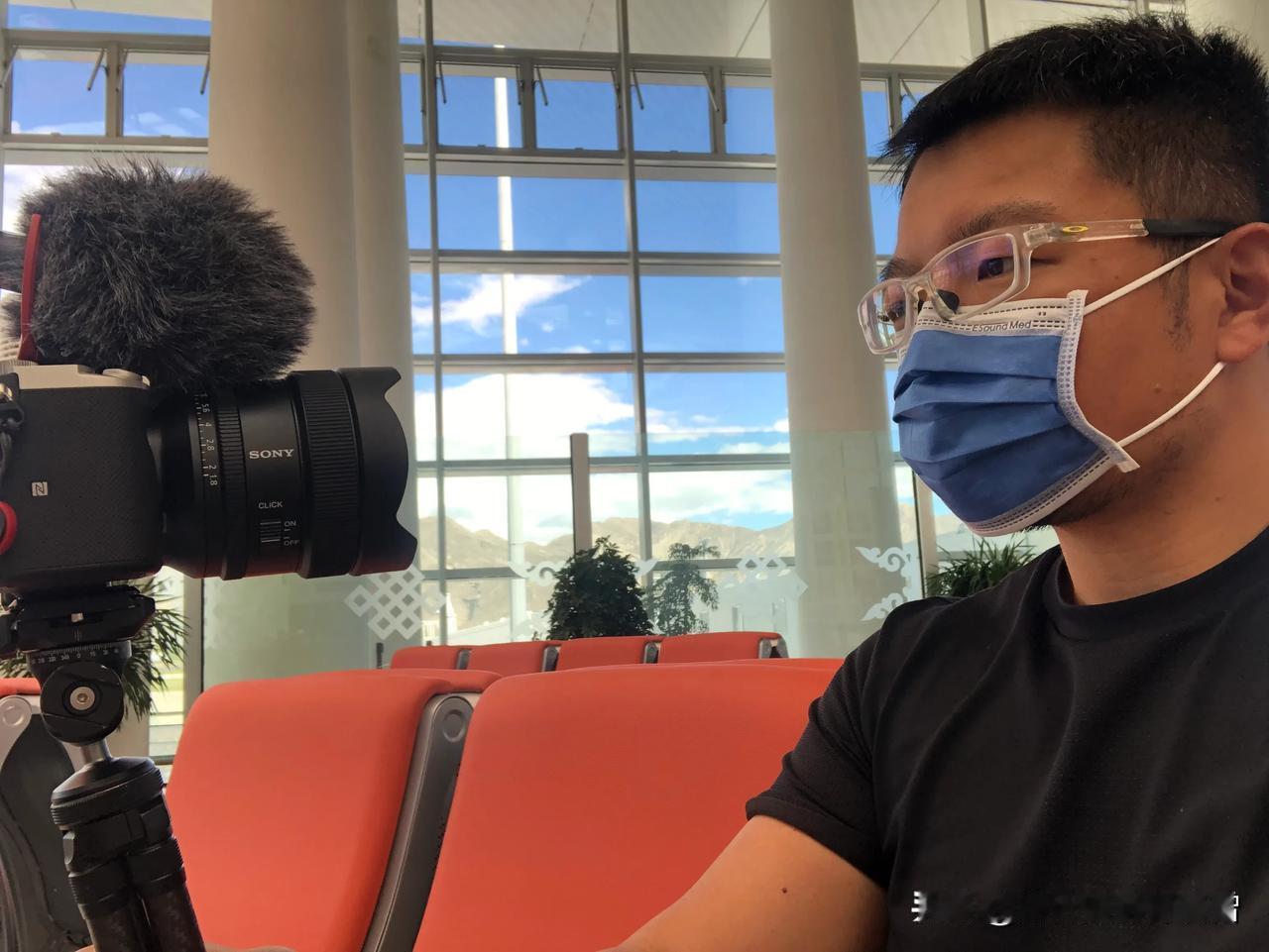 继在阿里被扣24小时强制两次核酸检测释放后，“逃离”阿里落地拉萨，执勤小哥看了行