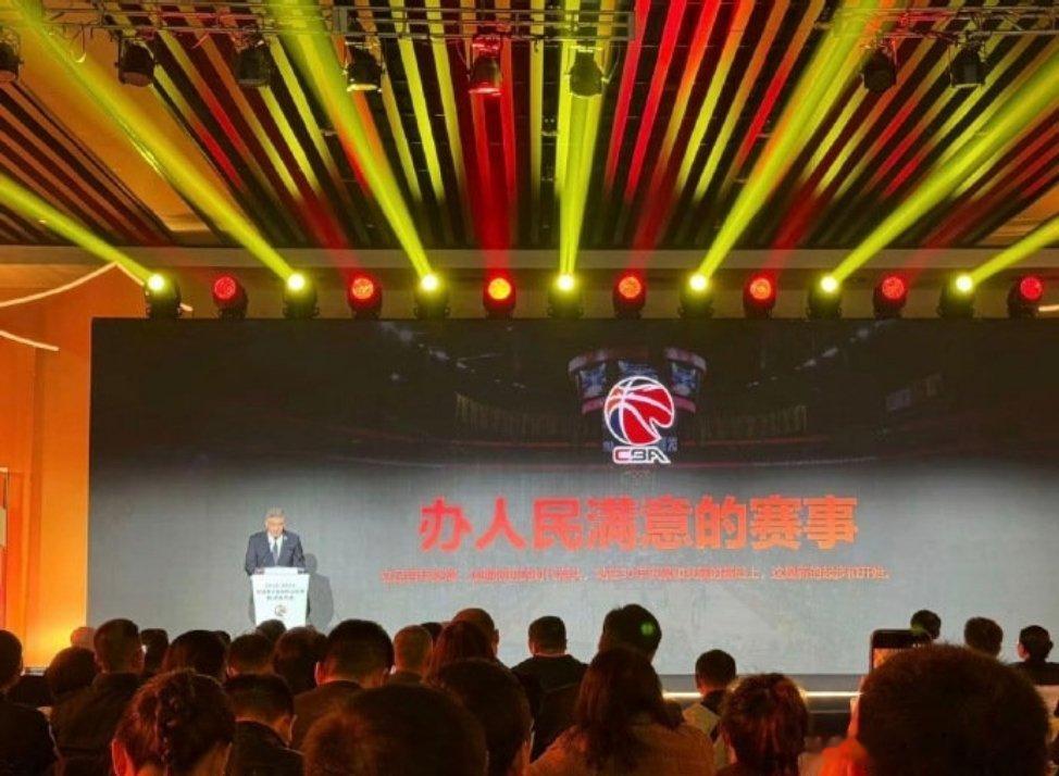 赵睿停赛三场罚款5万30多岁的人发表与zz有关的言论禁赛3场，几个年轻气盛小孩打