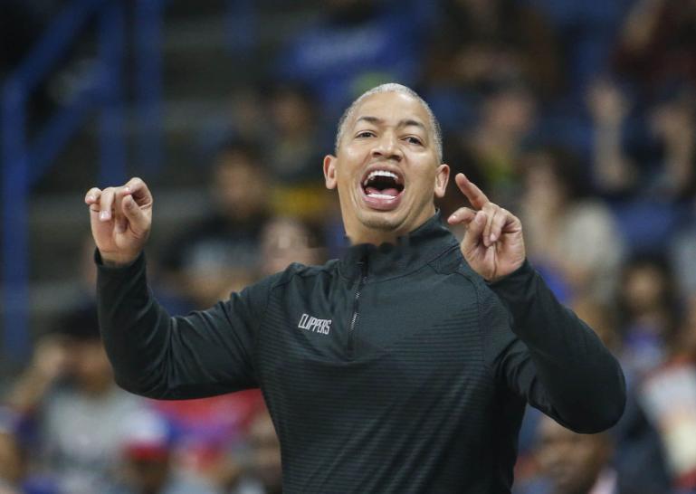 NBA常规赛，洛杉矶快船在主场以126-89的大比分战胜布鲁克林篮网。近18场战