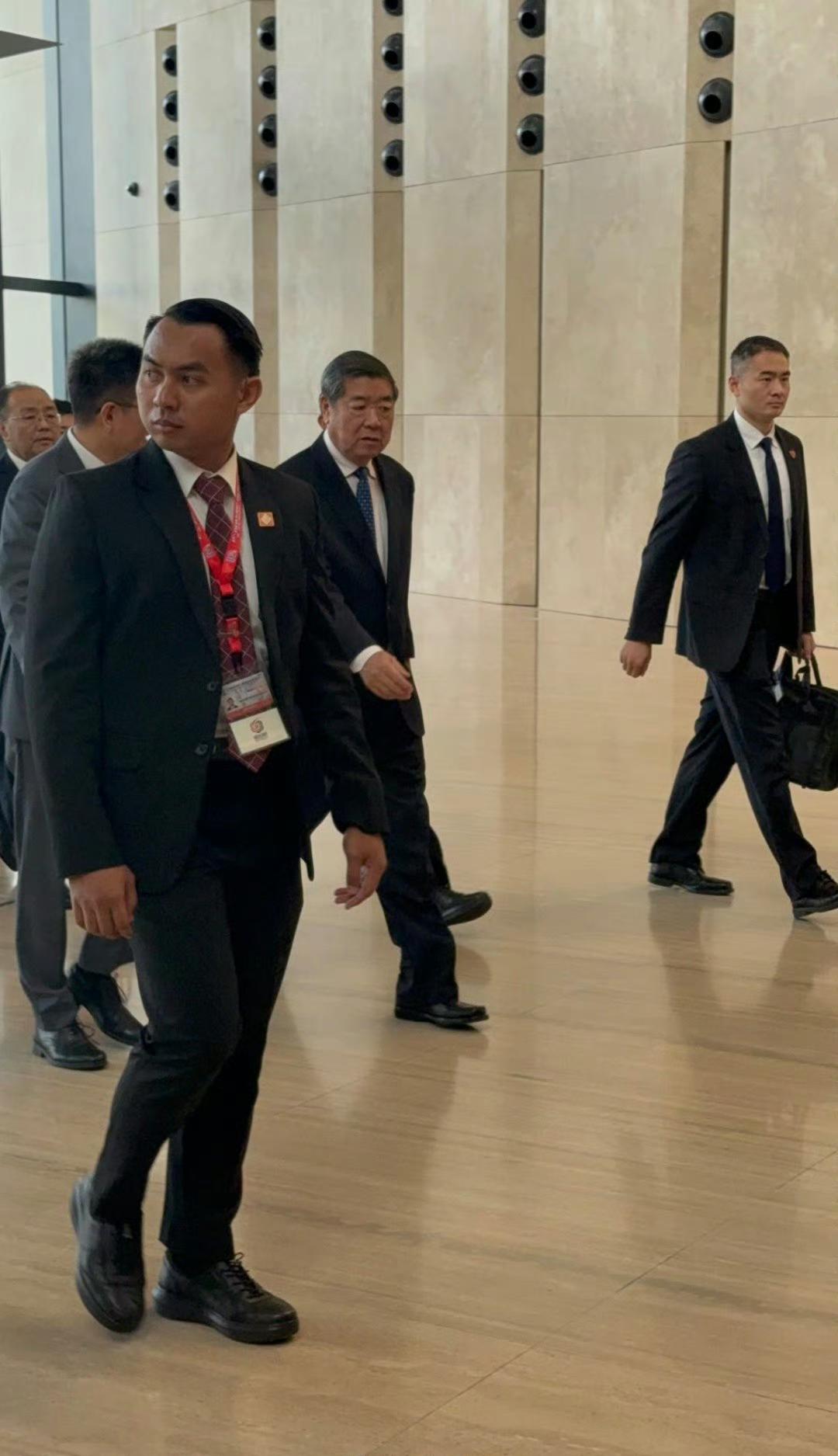 今天的会谈已开始！

美国贸易代表格里尔表示，贸易谈判进展顺利。