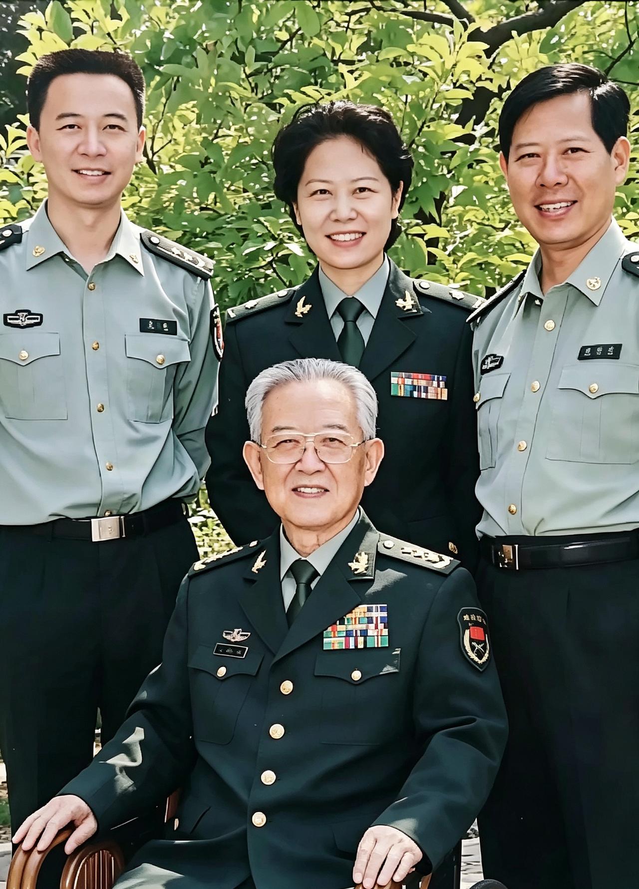 他16岁参军入伍，57岁授予中将，62岁晋升上将，后来担任总政治部主任十年，官至
