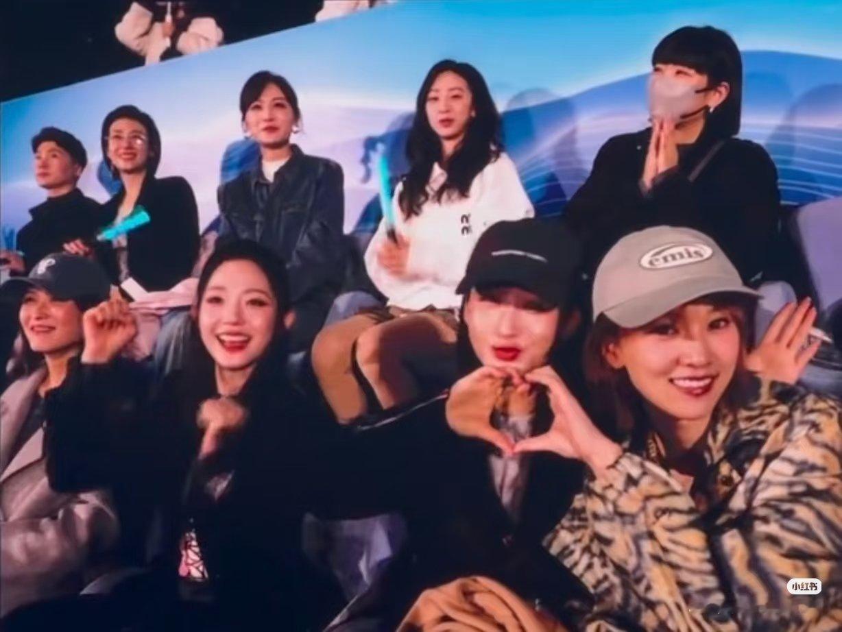 浪姐张杰鸟巢演唱会团建所以今晚哪些姐姐会去杰哥演唱会啊？🤔每年浪姐的保留项目—