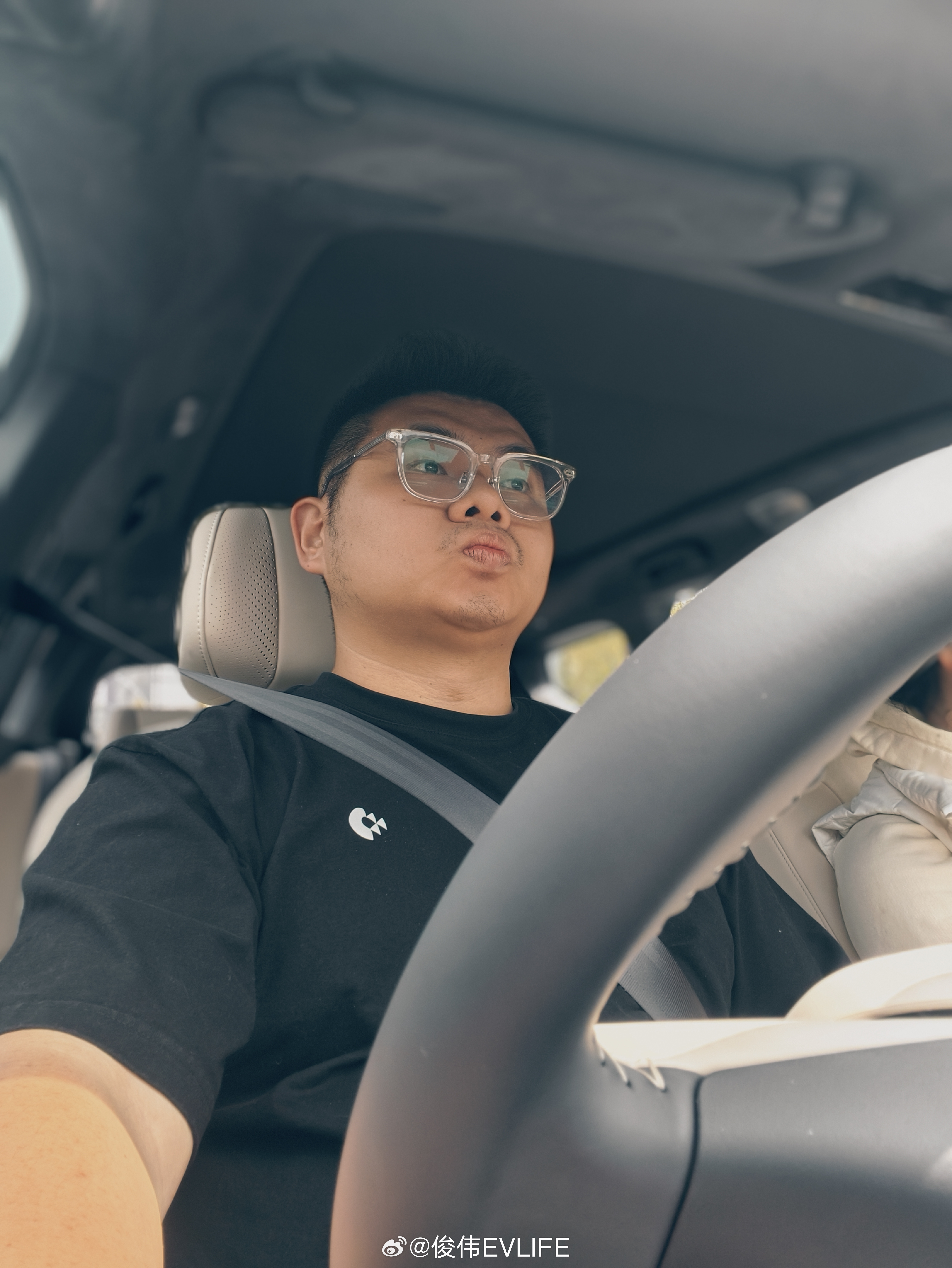 上海马路上看到白色东风日产NX8那就是我在开 🤣🤣🤣 