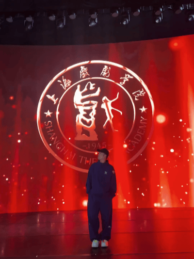 陈赫上戏校庆晒照陈赫上戏80周年校庆照陈赫上戏校庆晒照 