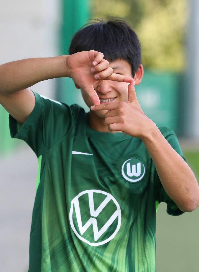 16岁中国小将姜景祺升入德国沃尔夫斯堡U17梯队 新赛季参加U17德甲联赛上赛季