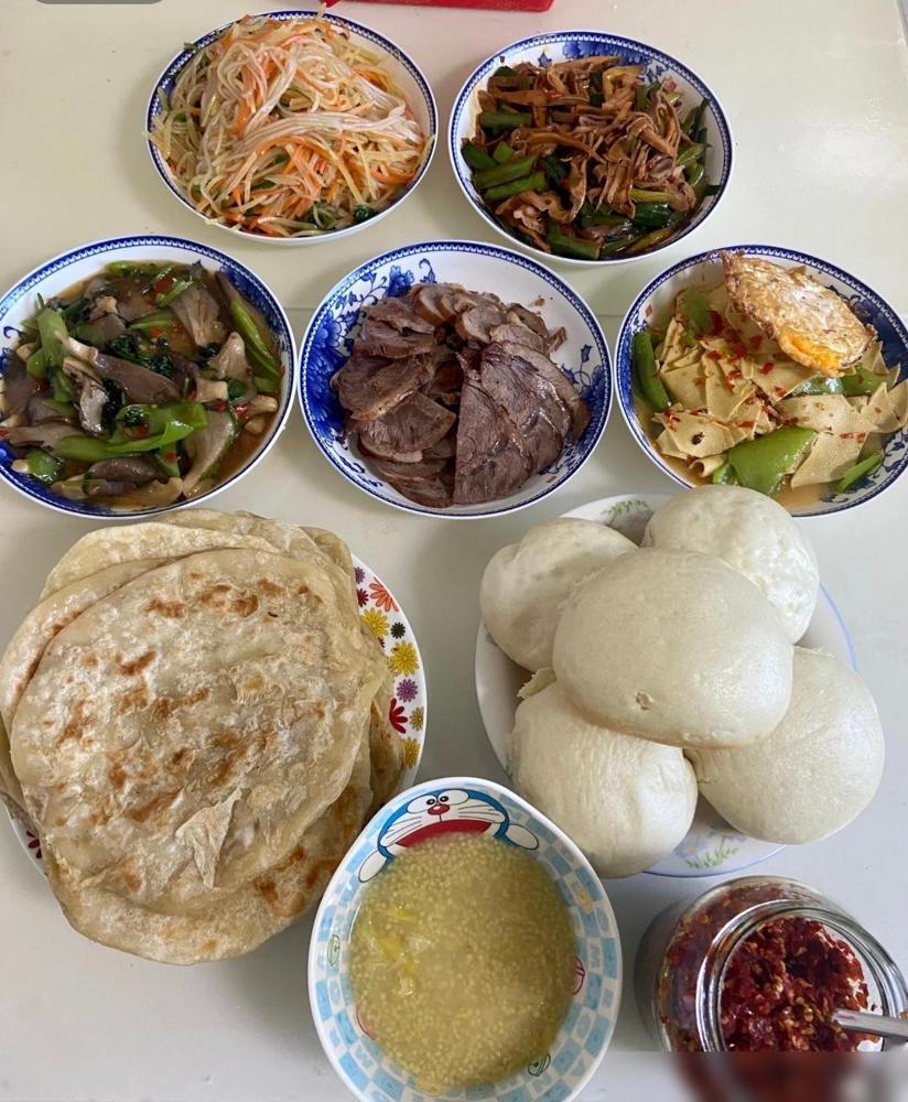 我想吃馒头，我老公想吃烙饼，可我公公给做的早饭什么都有！

一想到这事，我就跟朋