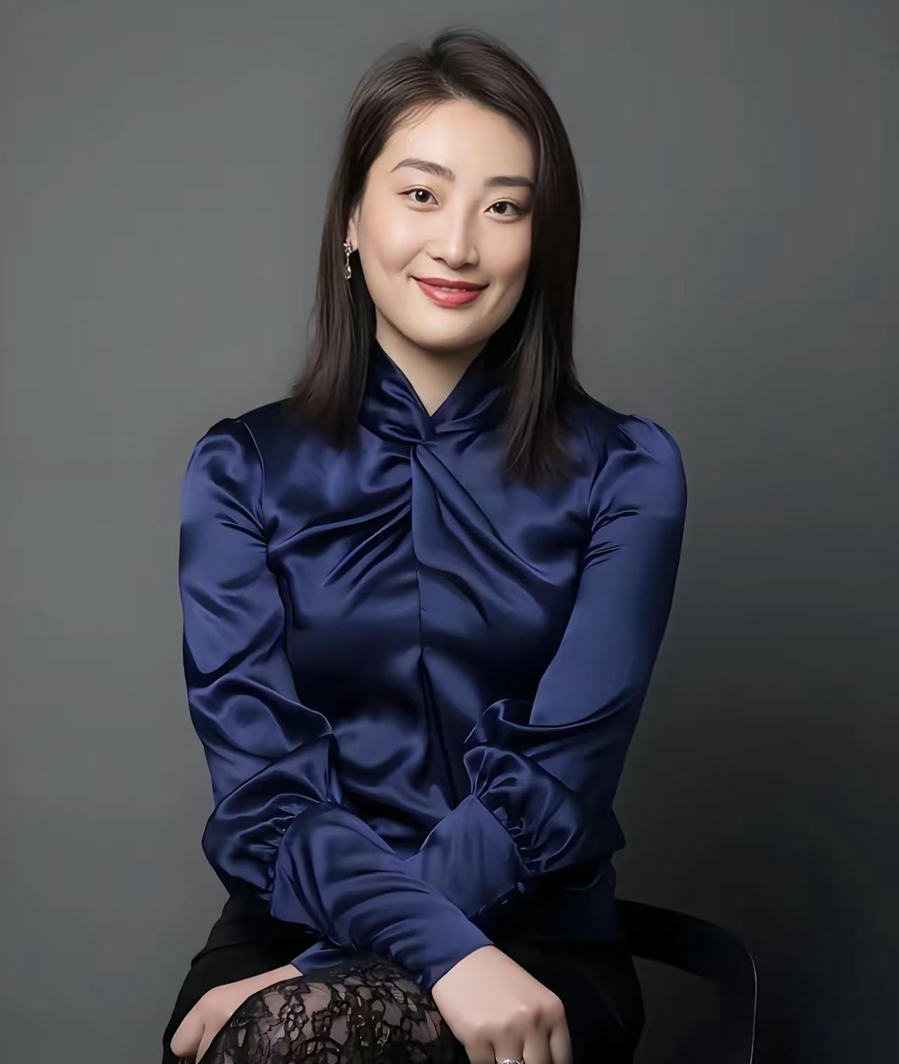 有一种预感，宗馥莉不是败了，是主动“跑了”。
不是因为能力不行，也不是缺资金，而