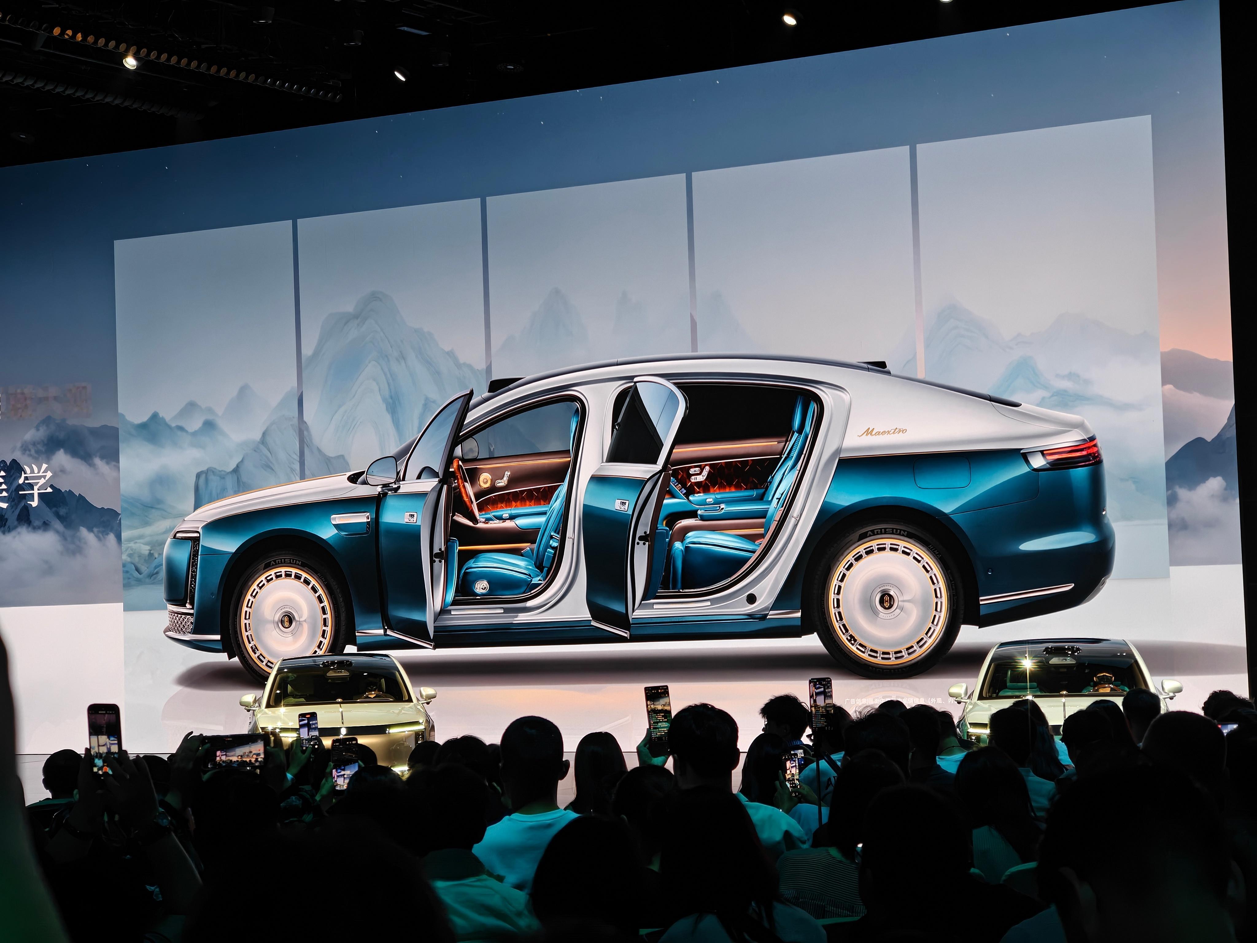尊界 S800 Grand Design 远山青黛，来看眼内饰。侧面的腰线也是零