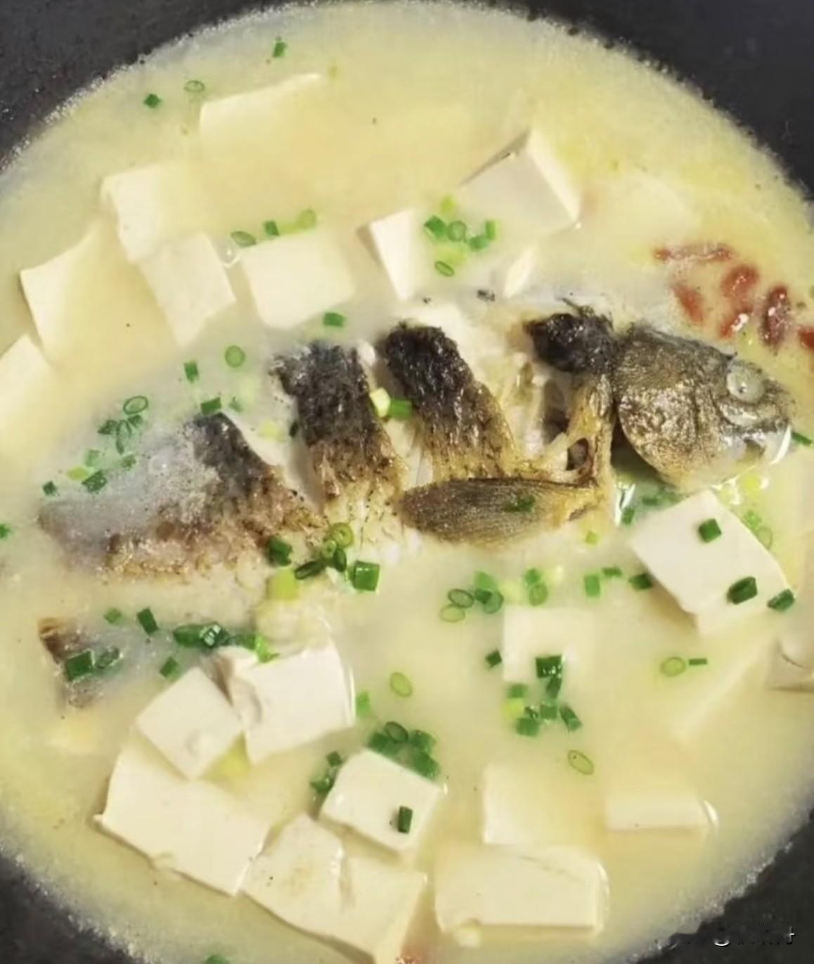 老了腿先老，养腿要趁早
常吃10种食物
一、鸡蛋（优质蛋白，修复关节组织）
二、