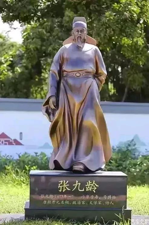 张九龄劝李隆基不要重用李林甫，李隆基不听，劝李隆基杀安禄山，也不听。李隆基逃到四