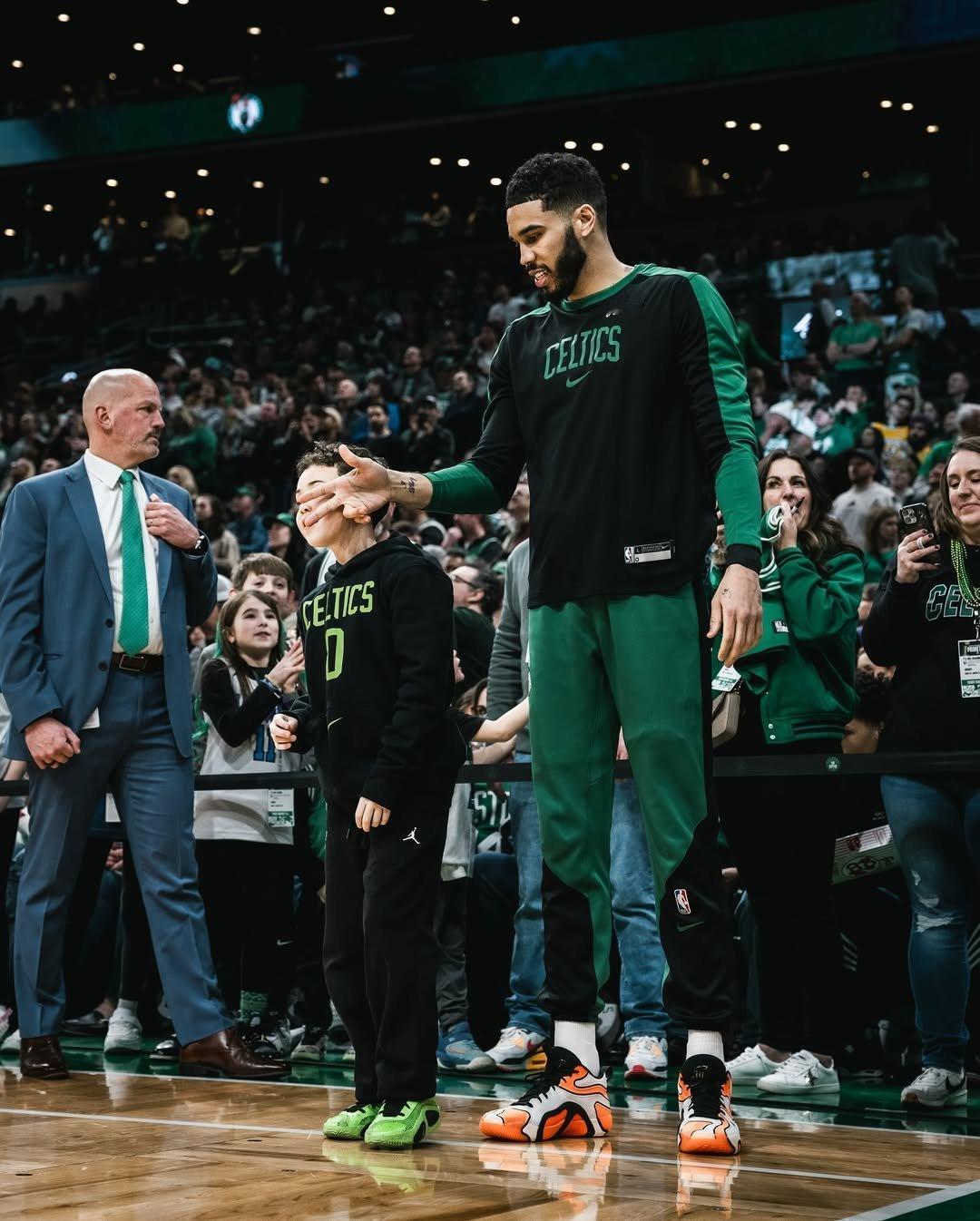 谈及塔图姆是否会在本赛季回归球队，史蒂文斯表示：“现实情况是，除非他完全康复（1