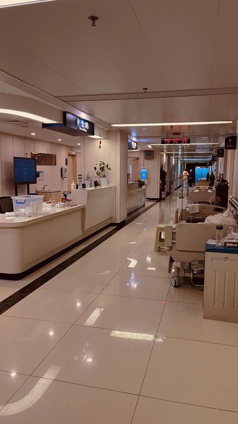 当妈后才懂，不管生活多苦，都能扛住，可母亲生病住院时，我的心就像被揉皱的纸团般难