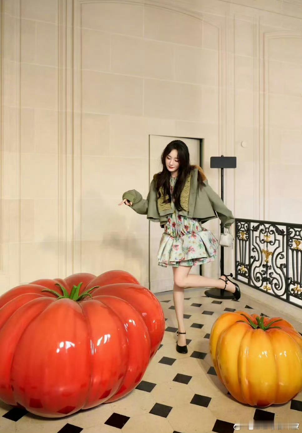杨幂王一博同款背景loewe拍的杨幂王一博杨幂好美啊 ​​​