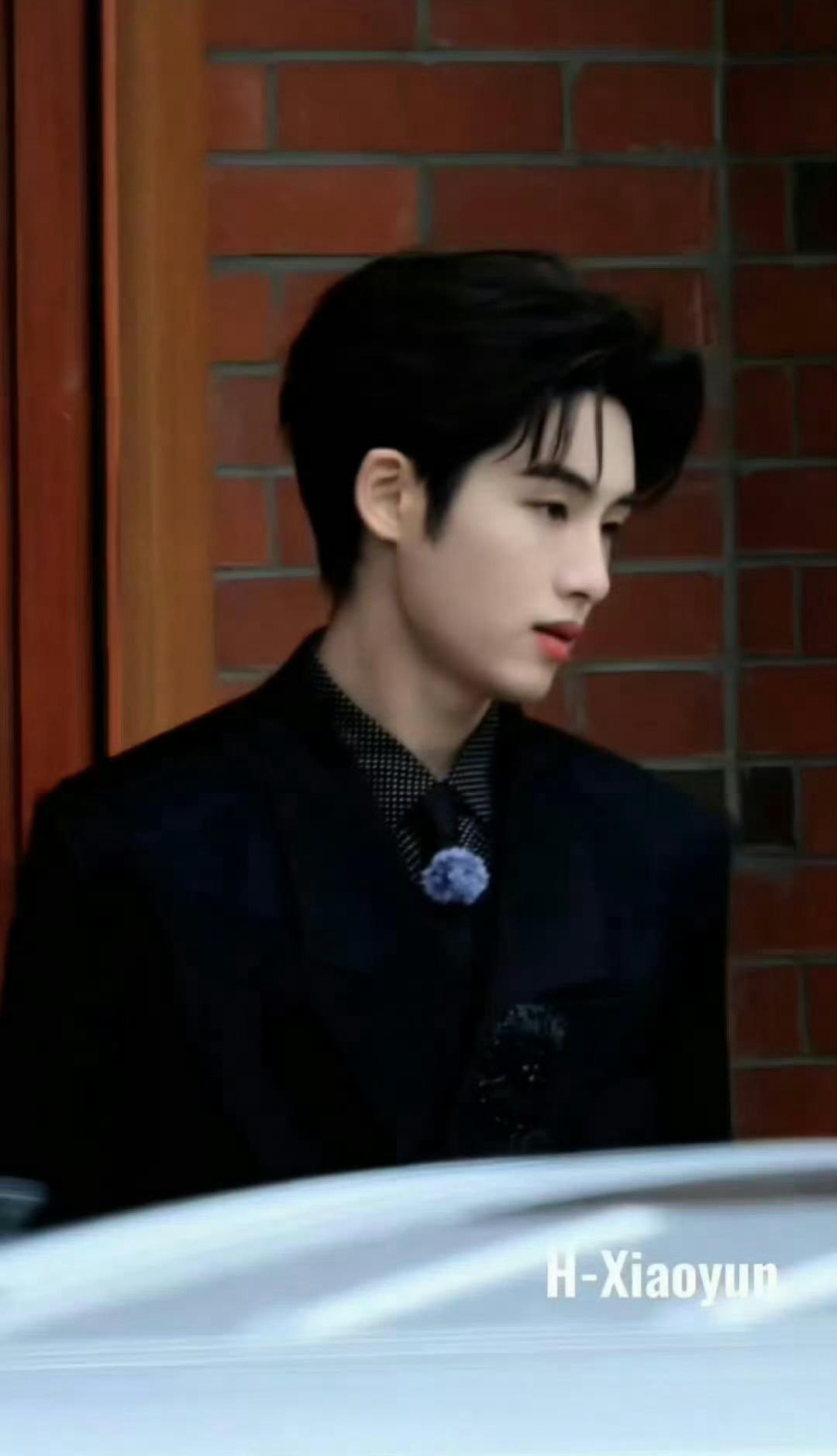 董思成黑西装出街真正的老公，老公的主宰，老公的神，老公的标本，老公的旗帜，老公的