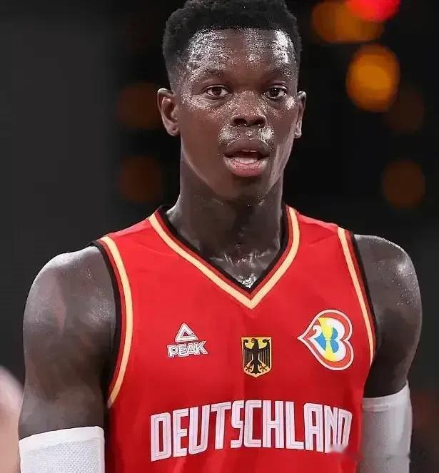 中国男篮惨败德国男篮49分，NBA巨星施罗德接受媒体的采访，中国男篮后卫太慢了 