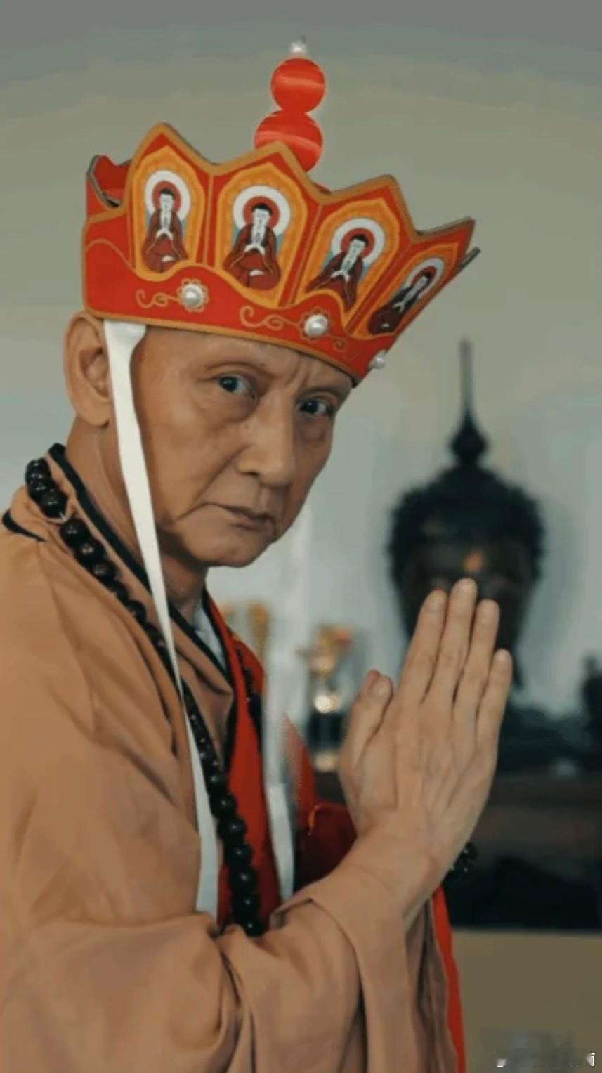 反派著名演员杜玉明COS唐僧，网友辣评：杜玉明饰演的唐僧不像是受了81难，倒像是