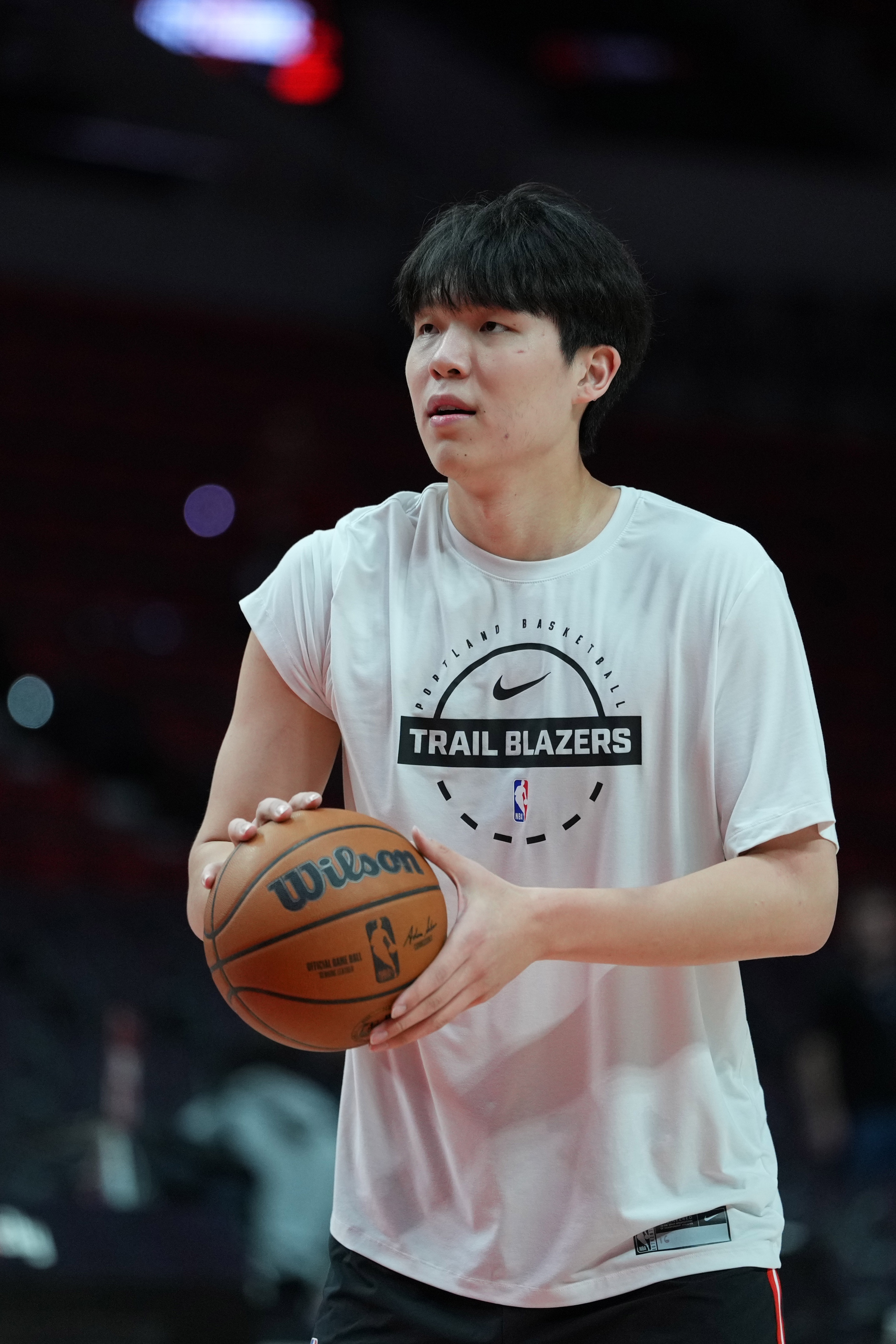 开拓者将杨瀚森下放至G联盟，可以出战明日比赛。 