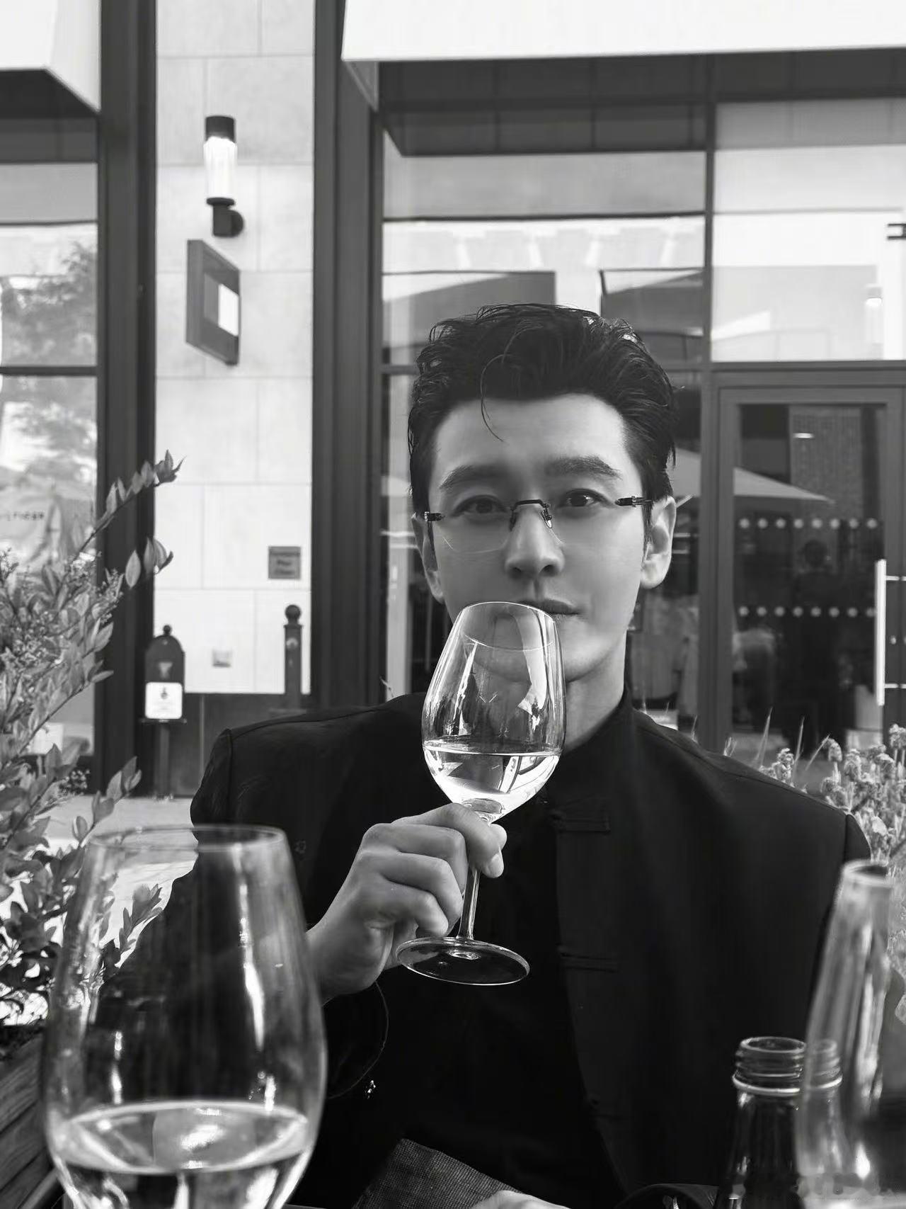 黄晓明尹正创业谁当老板 真的太好奇两人合伙谁说了算，性格和处事方式完全不一样，经