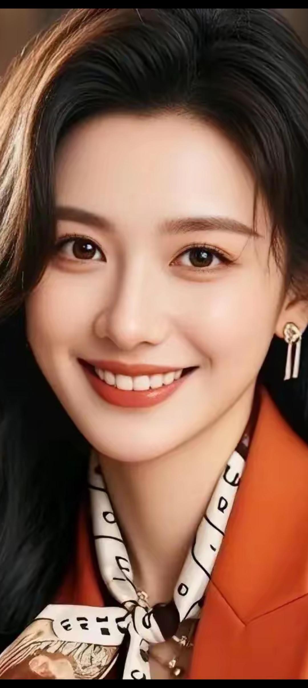 元气满满的一天，从自信的笑容开始！😊✨