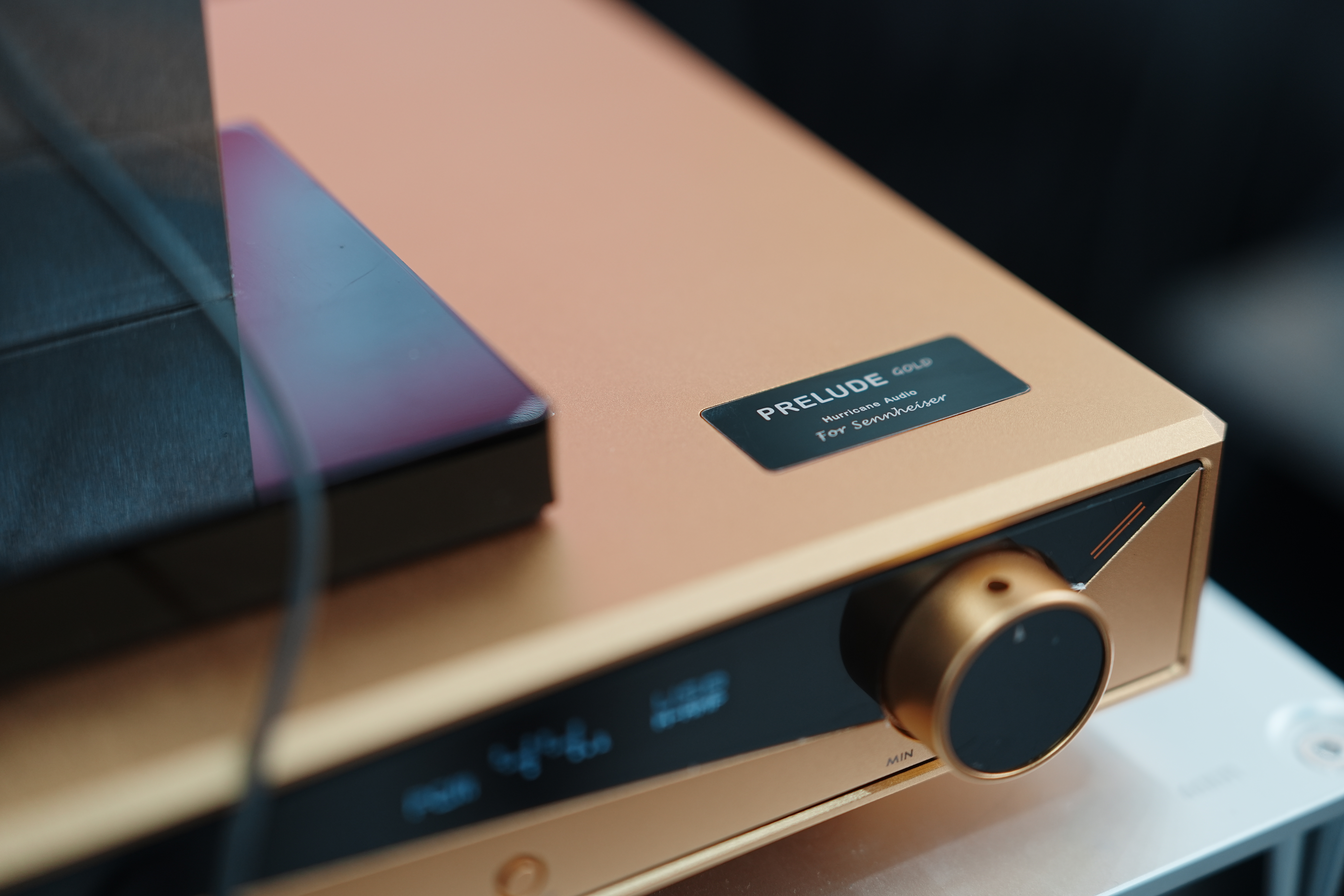 针对HD800系特调的序曲Pro，增强了供电和一些模拟元件ic的用料，售价会略贵