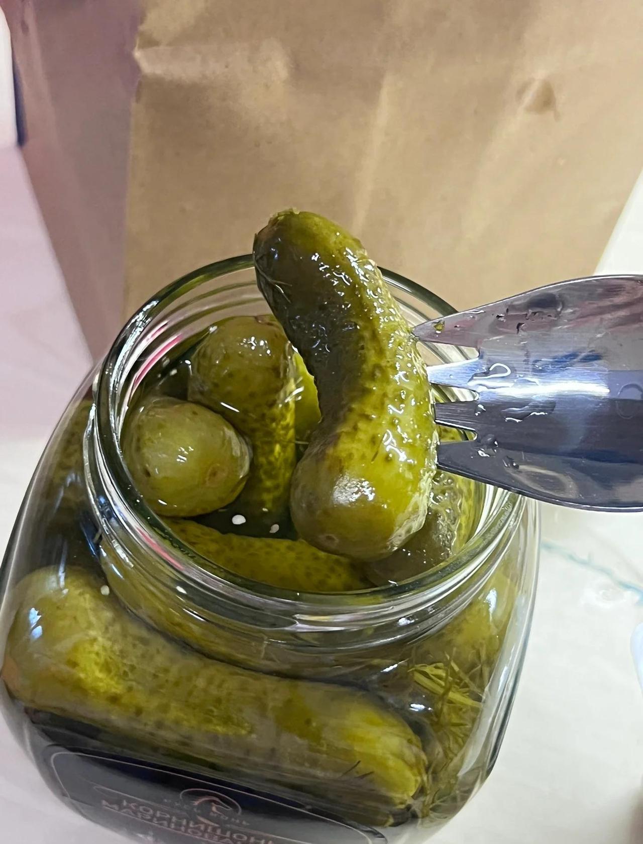 坑儿子、坑朋友、坑自己。
以往都是孩子坑家长，她可倒好，专坑儿子。
本来儿子一家