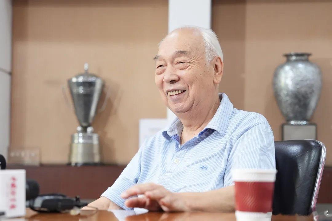 张燮林获“体育工作杰出贡献者”国家荣誉称号。张燮林，男，1940年7月生于上海，