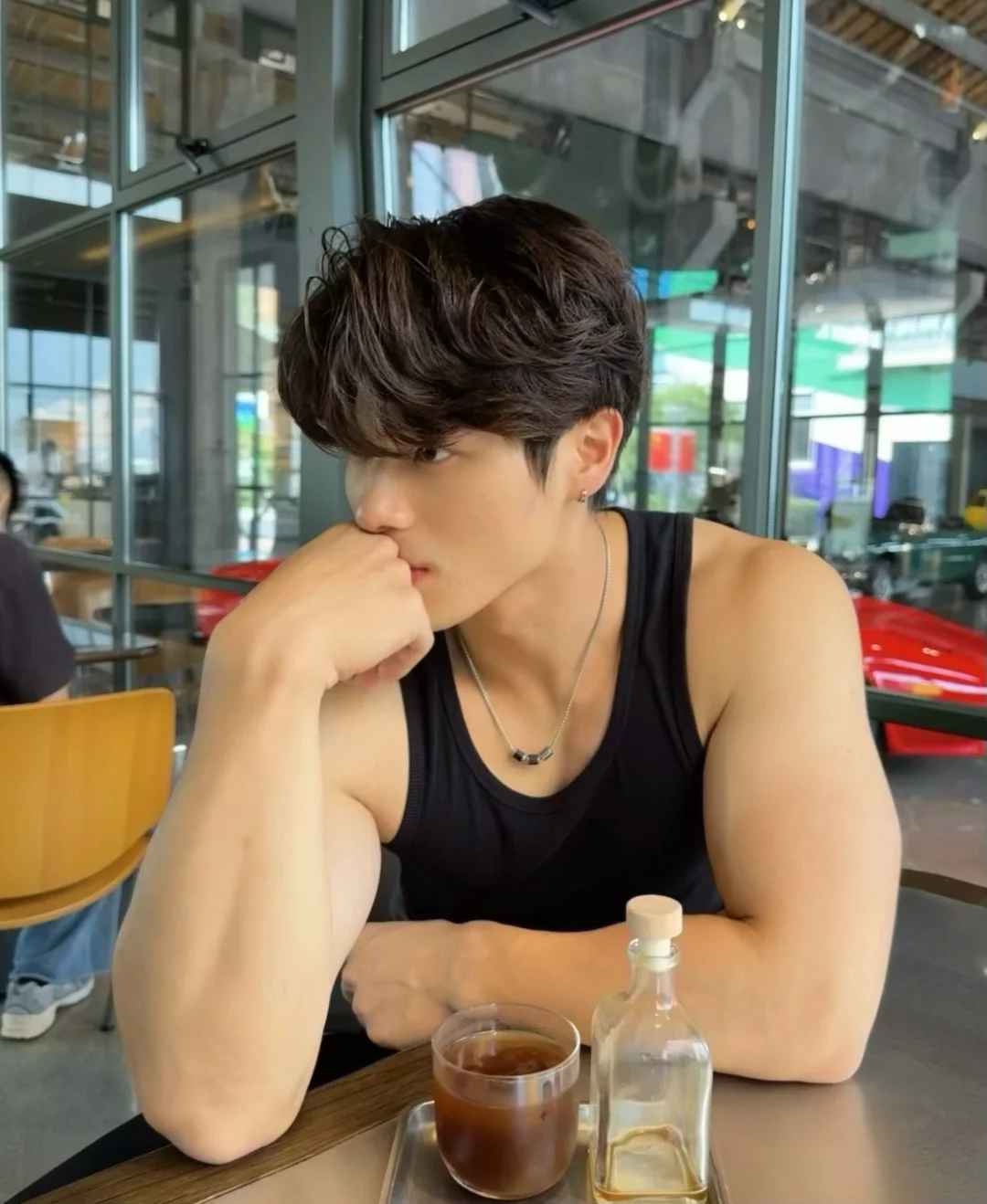 温柔版肌肉男（喝下午茶版）