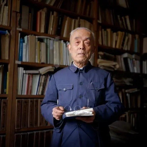 理想不管怎样简单，只要肯干，就能成功，“干”能胜过一切困难，一切偏见。  —— 