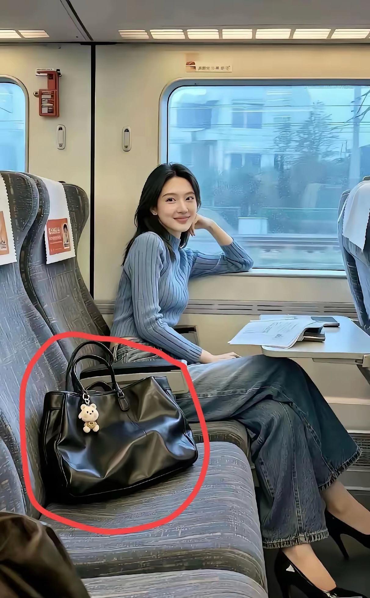 他的这个包是什么牌子？有认识的吗？