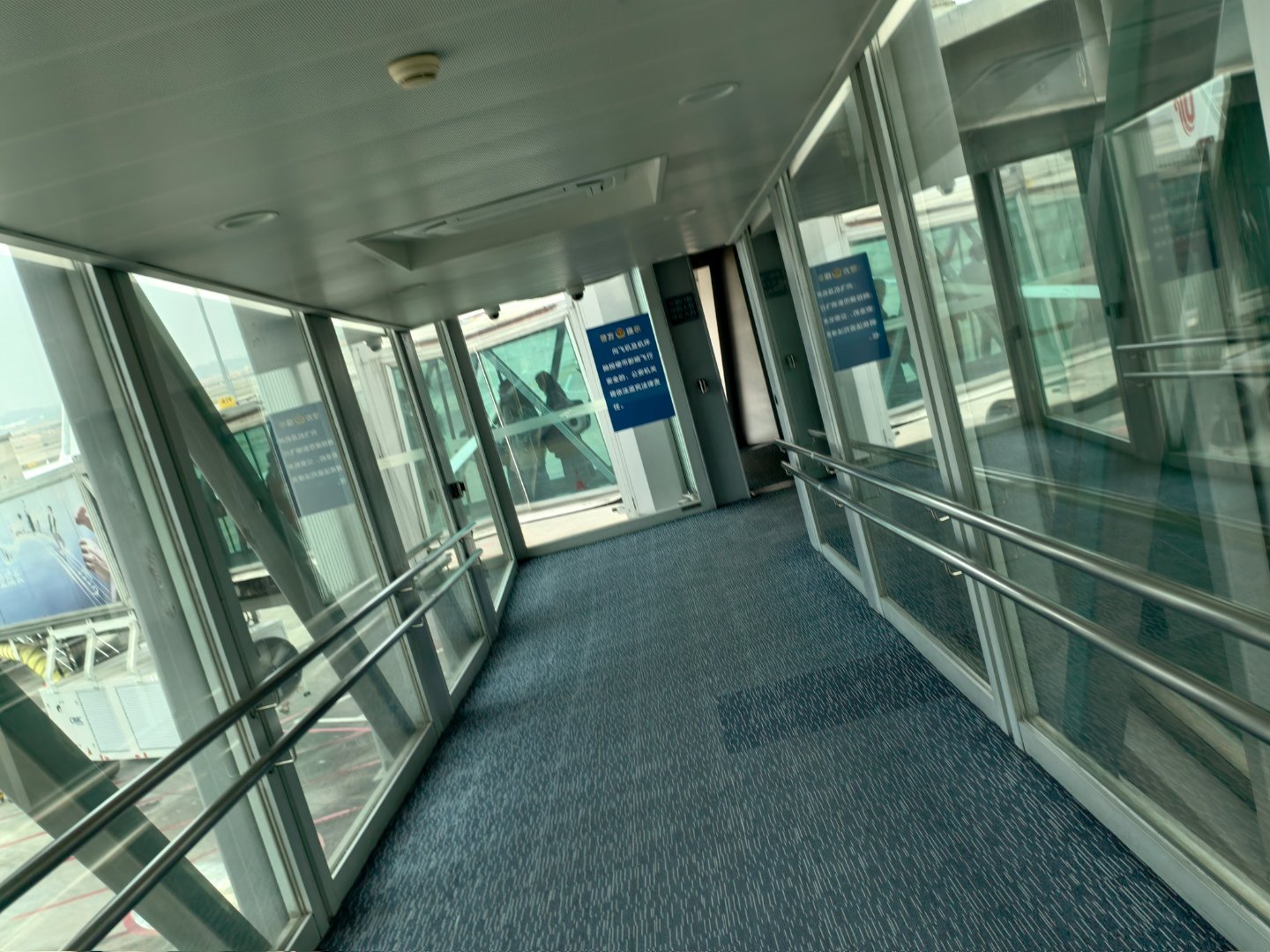 今天要全面体验冰心两重天的感觉了。南方出发，一件秋衣嫌热，但为了防在北方冻到了，