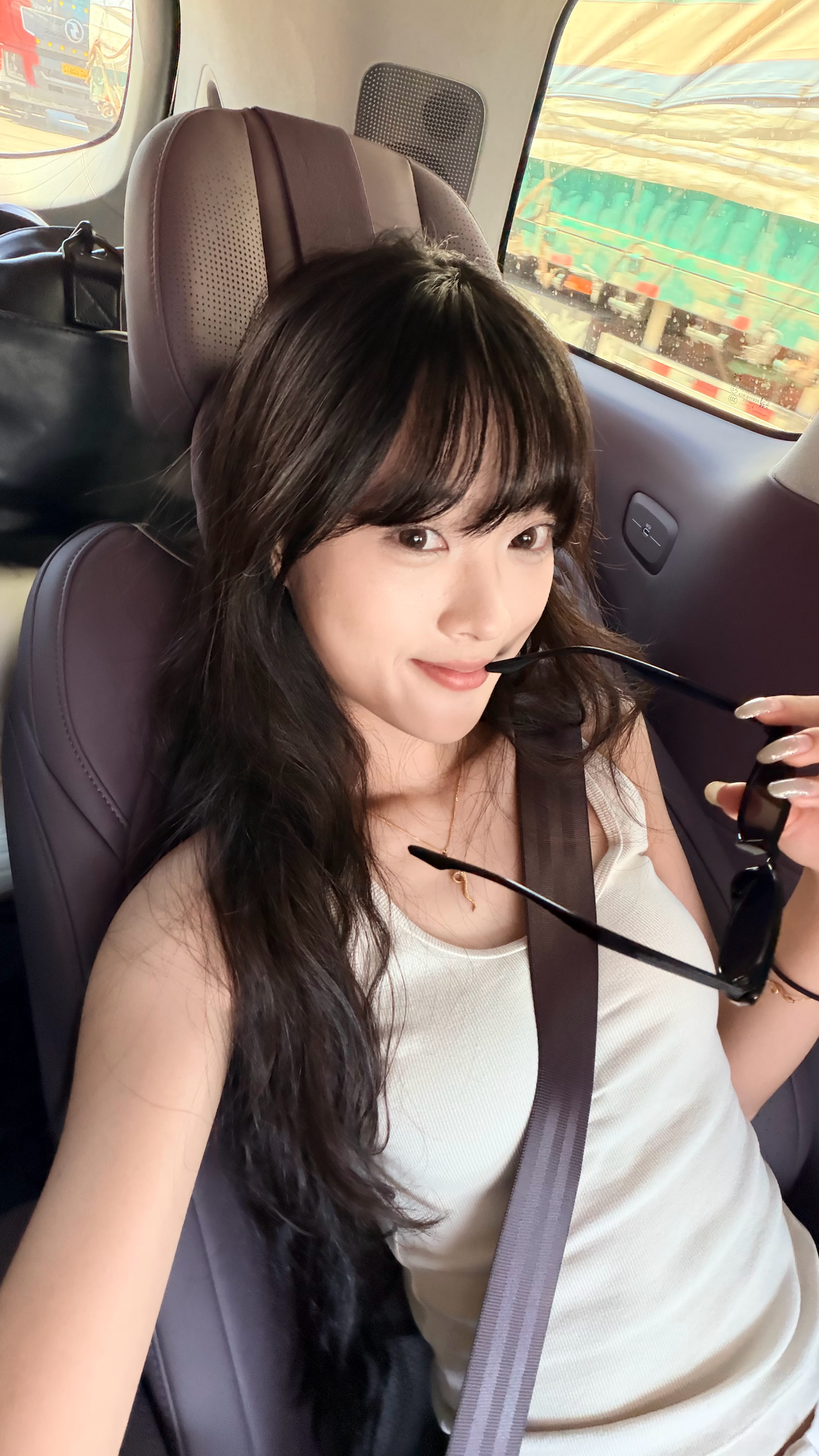 在办公室的同事问我：自驾新疆一天要开十几小时累吗？我说：不开车的时候不累呀 小鹏