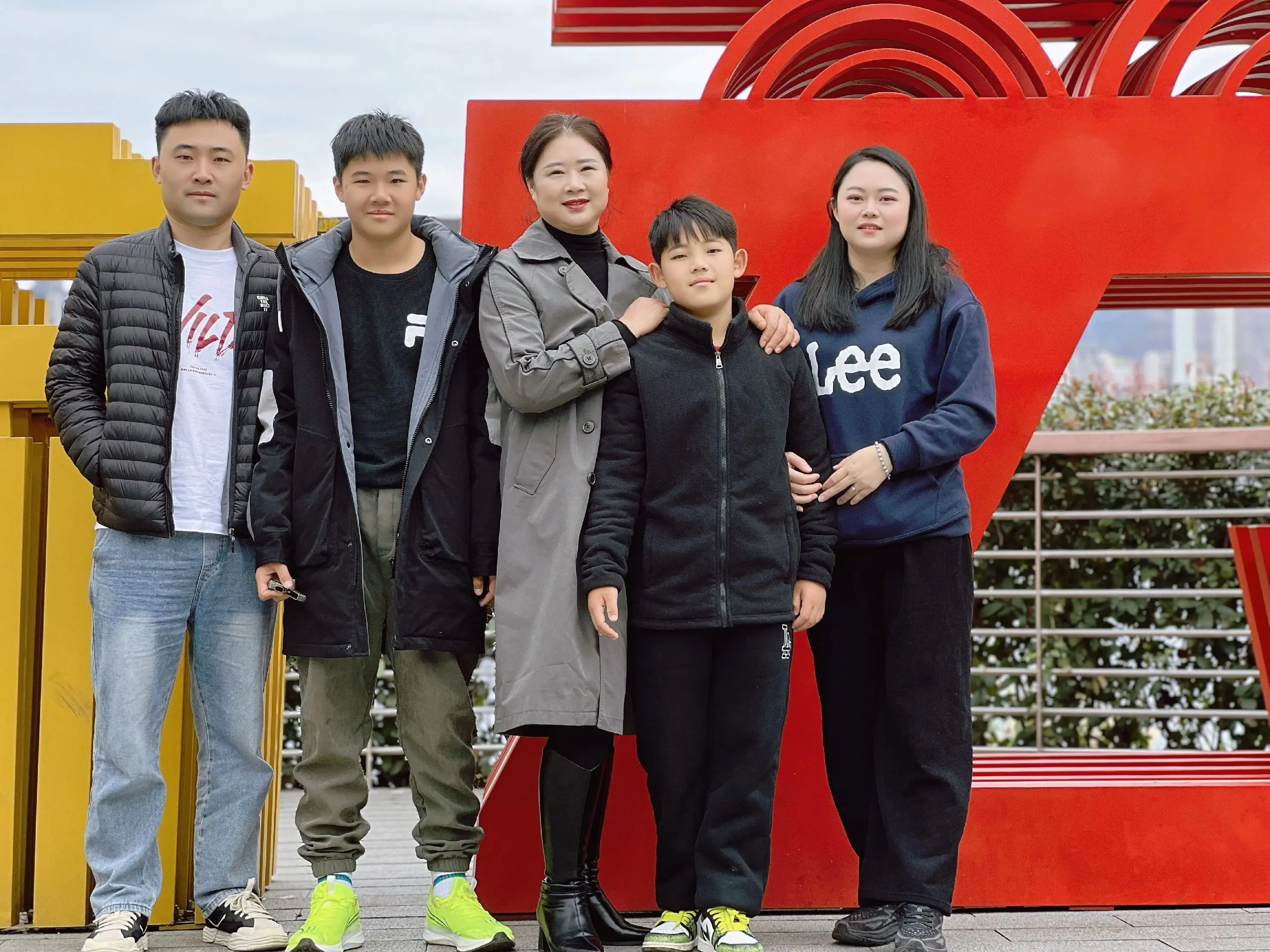 女儿女婿幸福的一家人