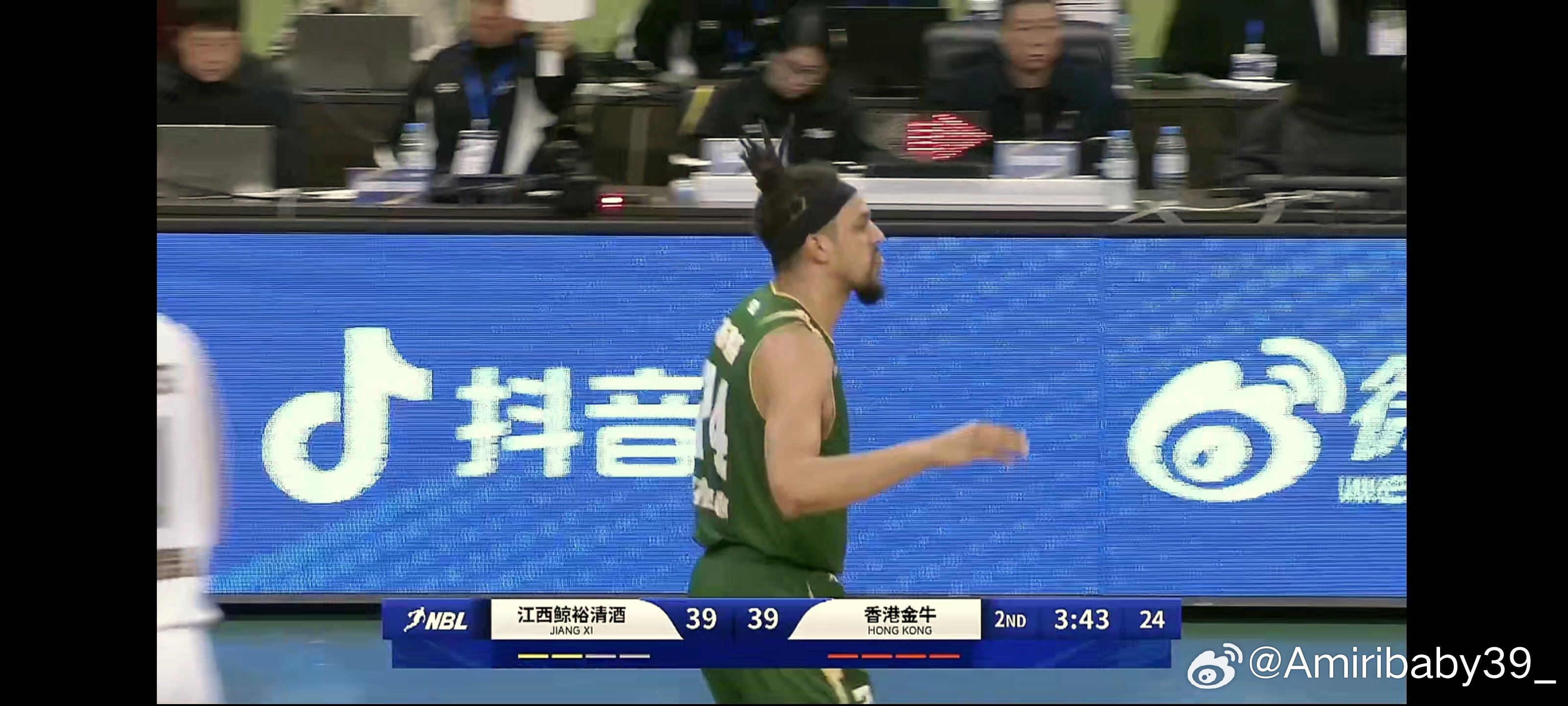 一只遭遇大规模欠薪，球员只拿到10%工资，上到教练组下到报价阿姨和华东城菜贩子都