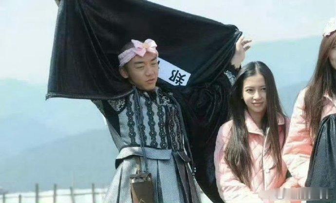 众所周知，以前的跑男才是真正的素颜，现在基本没人敢这么玩了