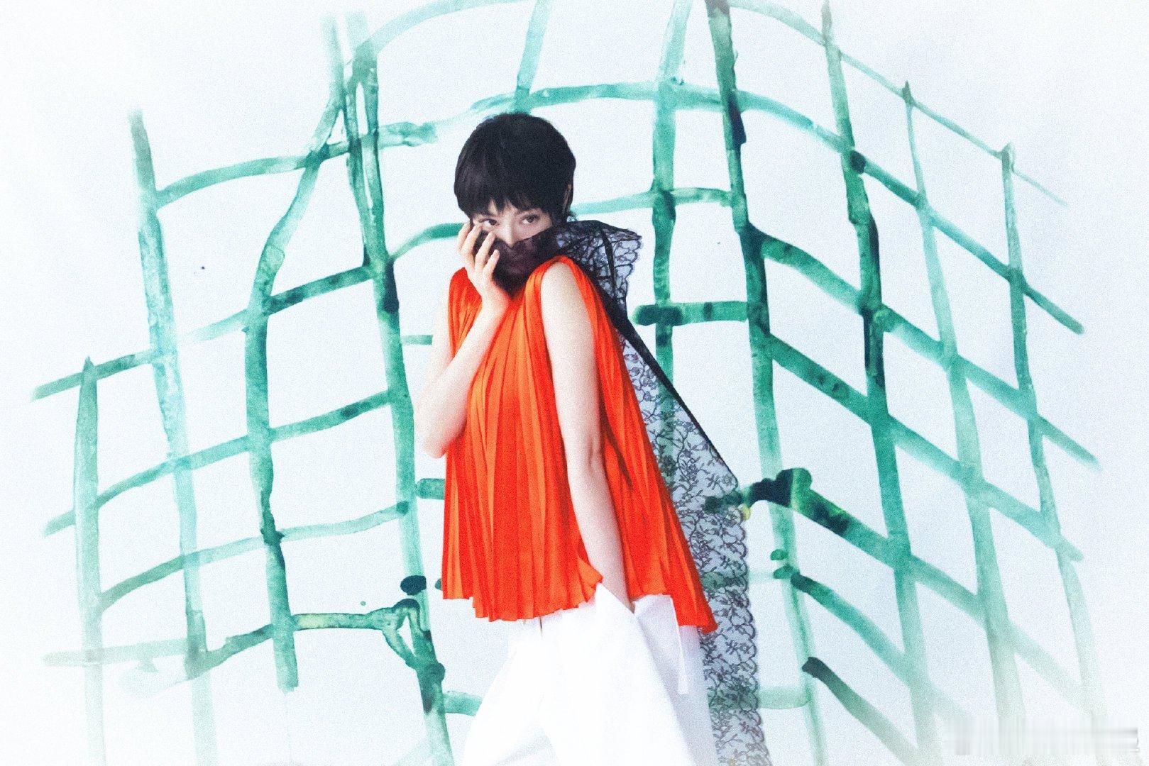 热巴elle花絮图和热巴陷入幻想嗯嗯 