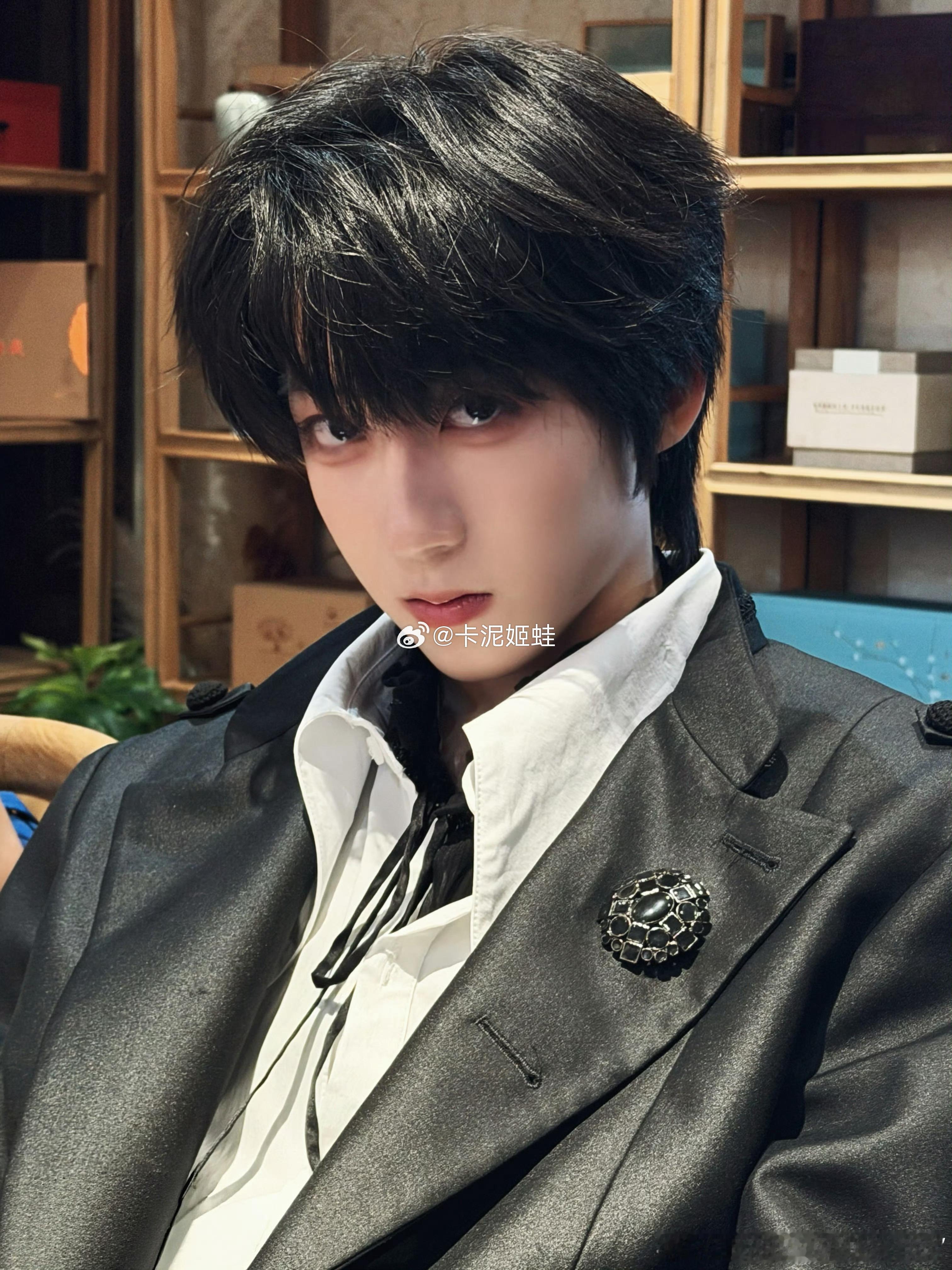 杨博文这个妆好蕾系啊好看 嬷嬷应该看的很舒服 