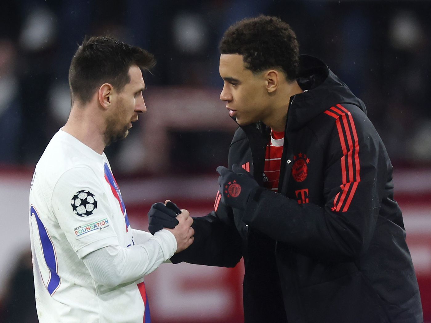 穆西亚拉接受《马卡报》专访谈到梅西相关话题。💬在你小的时候，你最喜欢的球星是谁