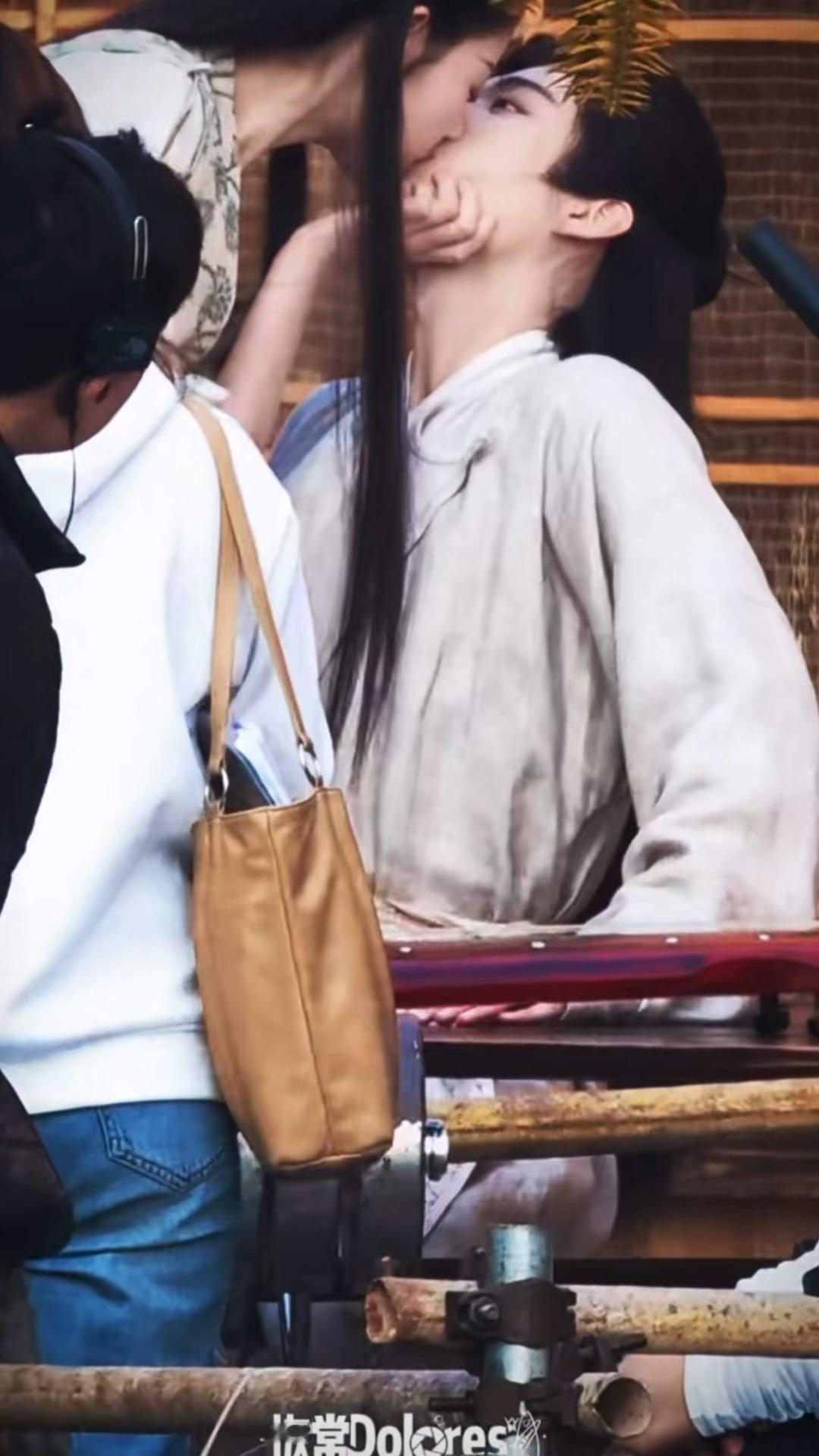 全体起立omg我现在就要看到正片吻戏啊啊啊啊啊啊周柯宇赵晴金吾不禁强制爱 周柯宇