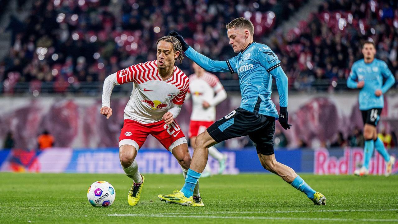 维尔茨和西蒙斯本赛季的表现低迷，真实反映了德甲和英超目前的水平差距。

比赛节奏