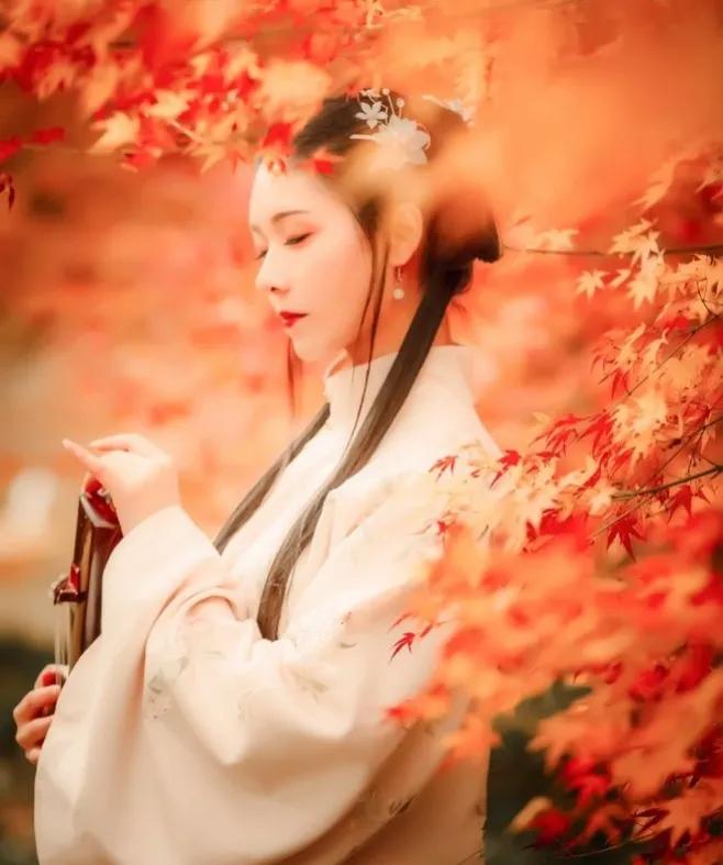 赫赫几时还寂寂，闲闲到底胜劳劳。
——戴复古《饮中达观》
【释义】光辉显赫能维持