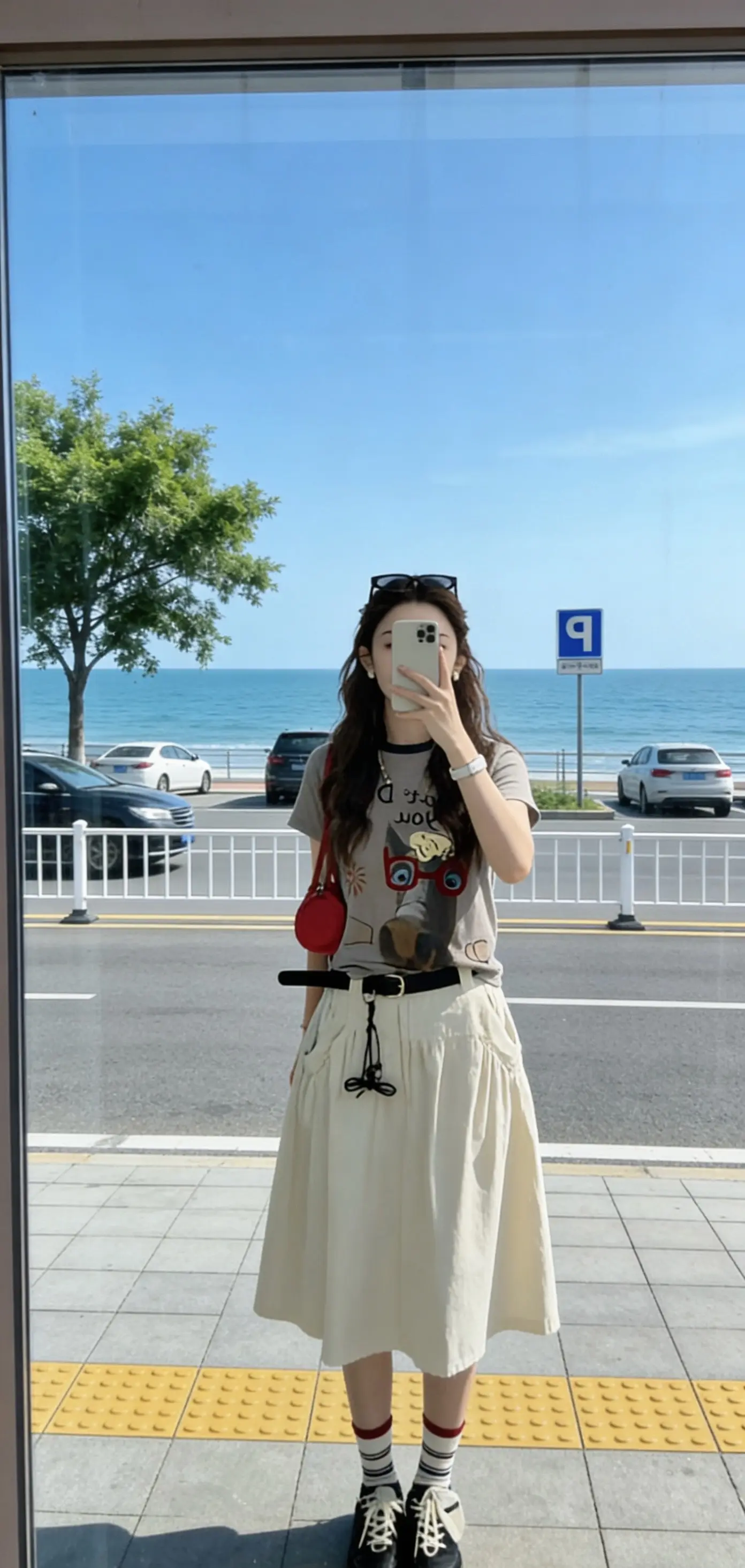 忘记年龄，讨好自己，用自己喜欢的方式生活，简单点，糊涂点，快乐点，一切...