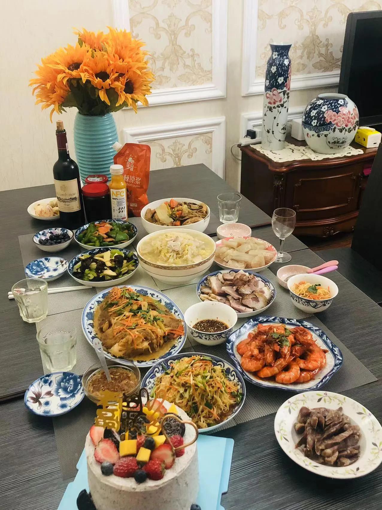 #婚姻中、不会做饭的女人有错吗？#
没有什么错，现在的孩子，都是家里的宝，那个家