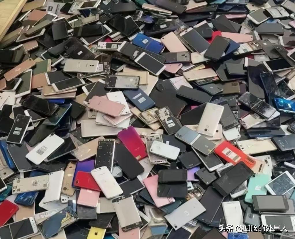 千万别被高价回收手机给骗了！他们嘴上说回收炼黄金，全是忽悠人的套路。

主要信源