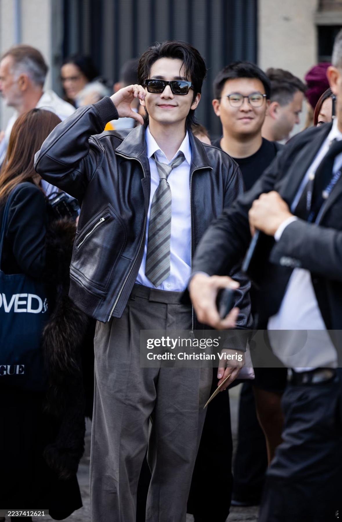 G社生图所有人！速速来看张新成G社生图！本哥米兰看秀这套look真的过分绝了，皮