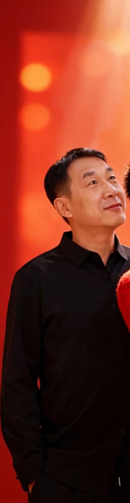 整个世界都在演戏，别人都在认真的演，就你不入戏，当虚伪成为一种常态，你的真实就是