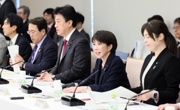 想谈，日本喊话中国！
最近日本首相高市早苗公开说希望和中国“恢复对话”，甚至想坐